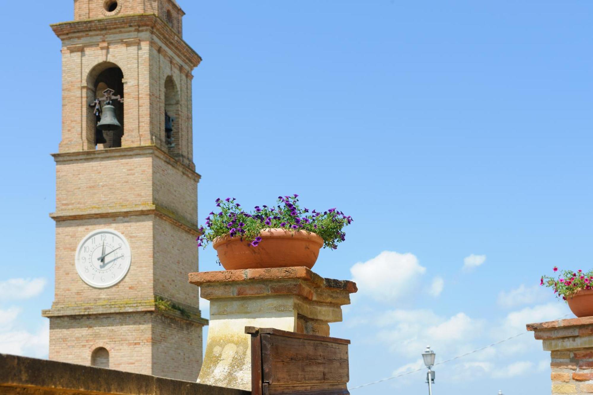 Albergo Diffuso Borgo Montemaggiore Montemaggiore al Metauro المظهر الخارجي الصورة