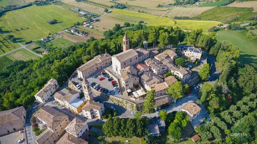 Albergo Diffuso Borgo Montemaggiore Montemaggiore al Metauro المظهر الخارجي الصورة